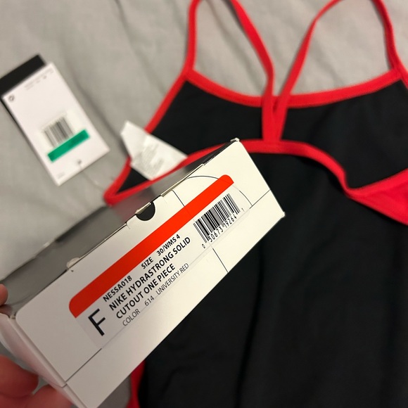 Nike Women’s HydraStrong Solid Cut Out Tank One Piece Swimsuit - Picture 5 of 5